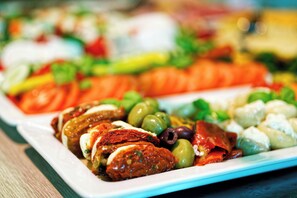 含每日吃到飽早餐