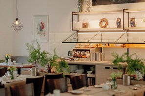 Colazione a buffet inclusa, servita tutte le mattine