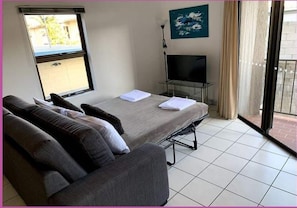 1 bedroom, free WiFi, bed sheets - Waters Edge on the Waterfront! (North Ward)