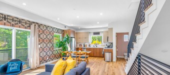 Stylish Sherman Oaks Townhouse W/ 3 Master Suites