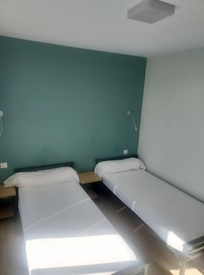 5 slaapkamers, een strijkplank/strijkijzer, reisbedje, gratis wifi