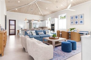 Living area - All New 5br/4ba Luxury Retreat-outdoor Paradise (Dania Beach)