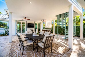 Terrace/patio - All New 5br/4ba Luxury Retreat-outdoor Paradise (Dania Beach)