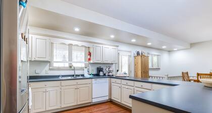 Gaby's on the River - Perfect Vacation Home Short Walk to Chattahoochee River