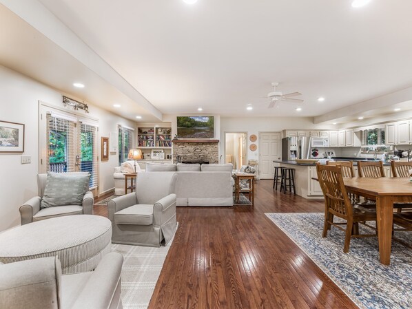 تلفزيون ذكي، مدفأة، كُتُب