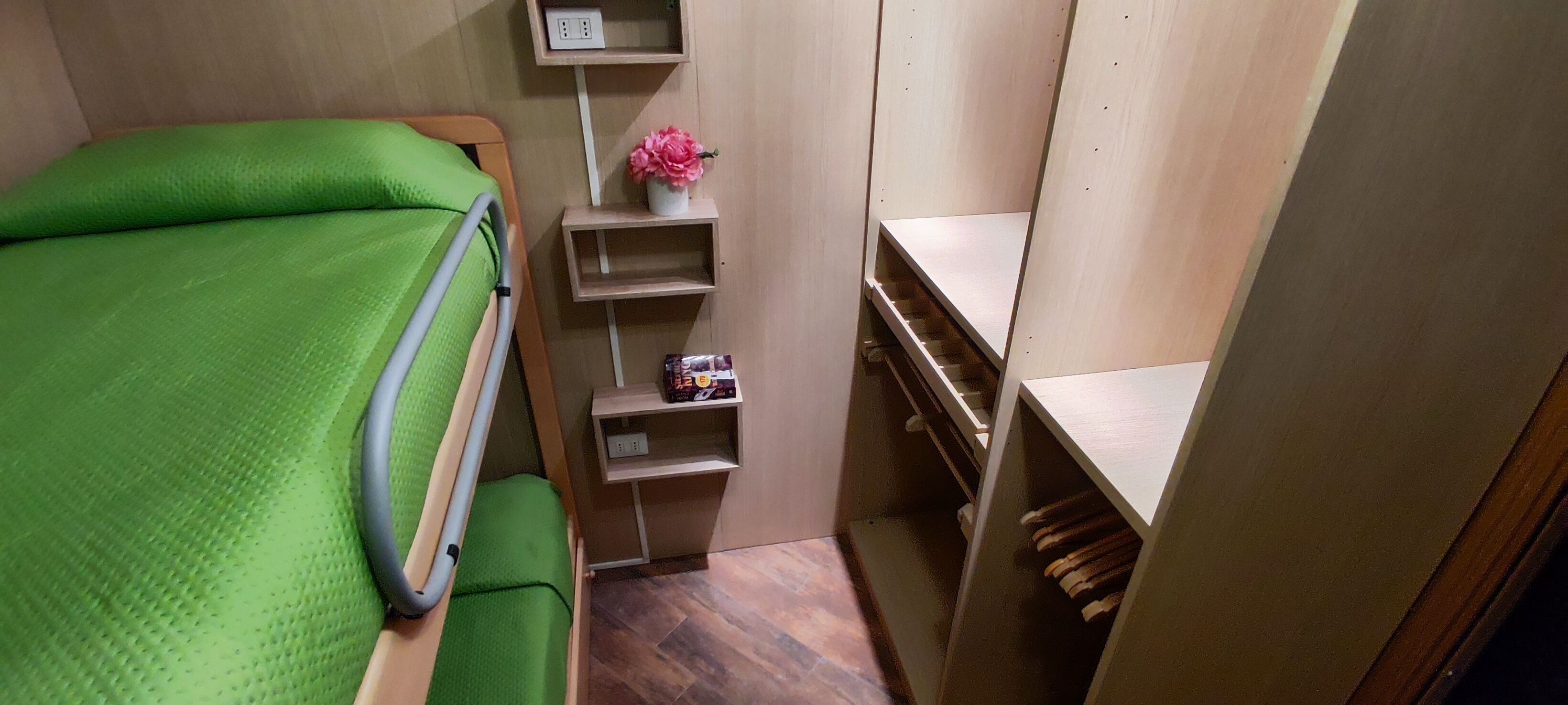 3 makuuhuonetta, silitysrauta/-lauta, ilmainen Wi-Fi, vuodevaatteet