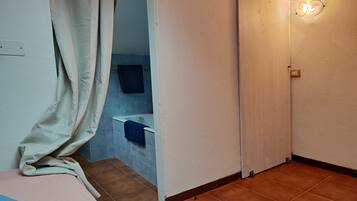 3 chambres, fer et planche Ă repasser, Wi-Fi gratuit, draps fournis