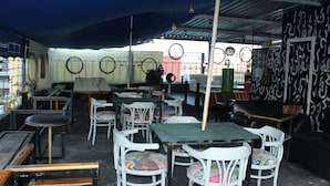 Basic Double or Twin Room | Terrace/patio - 100 Anderson St (Johannesburg)