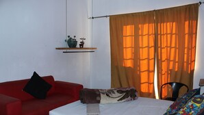 Room - 100 Anderson St (Johannesburg)