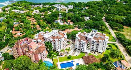 Langosta Beach Ocean View Penthouse w Pool