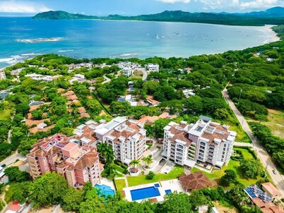 Ocean Views, Rooftop Terrace & Resort Pools