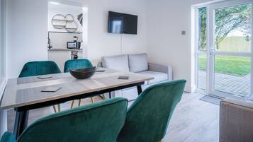 Smart TV 32-inci dengan saluran TV kabel