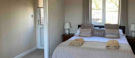 1 غرفة نوم ومكواة/لوح كي وواي فاي وملاءات أسرّة