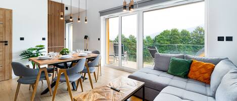 Apartament (1I/17) | Woonruimte | Een flatscreentelevisie
