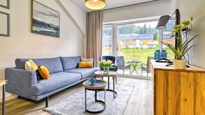 Apartament (11i/11) | Living area | Flat-screen TV - Apartamenty Sun & Snow Hillside (Karpacz)