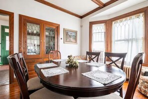 Dining - Cozy Cape Cod Bungalow|King|Queen|WD|Full Kitchen|Wifi|Desk (York)