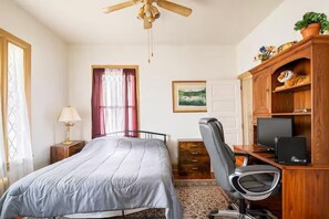 2 habitaciones, tabla de planchar con plancha, internet y ropa de cama 