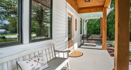 Bungalow Near Jordan Lake, NC