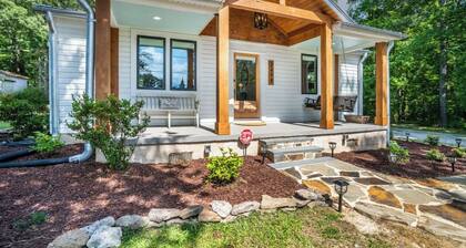 Jordan Lake Bungalow with boat parking