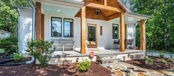 Jordan Lake Bungalow with boat parking