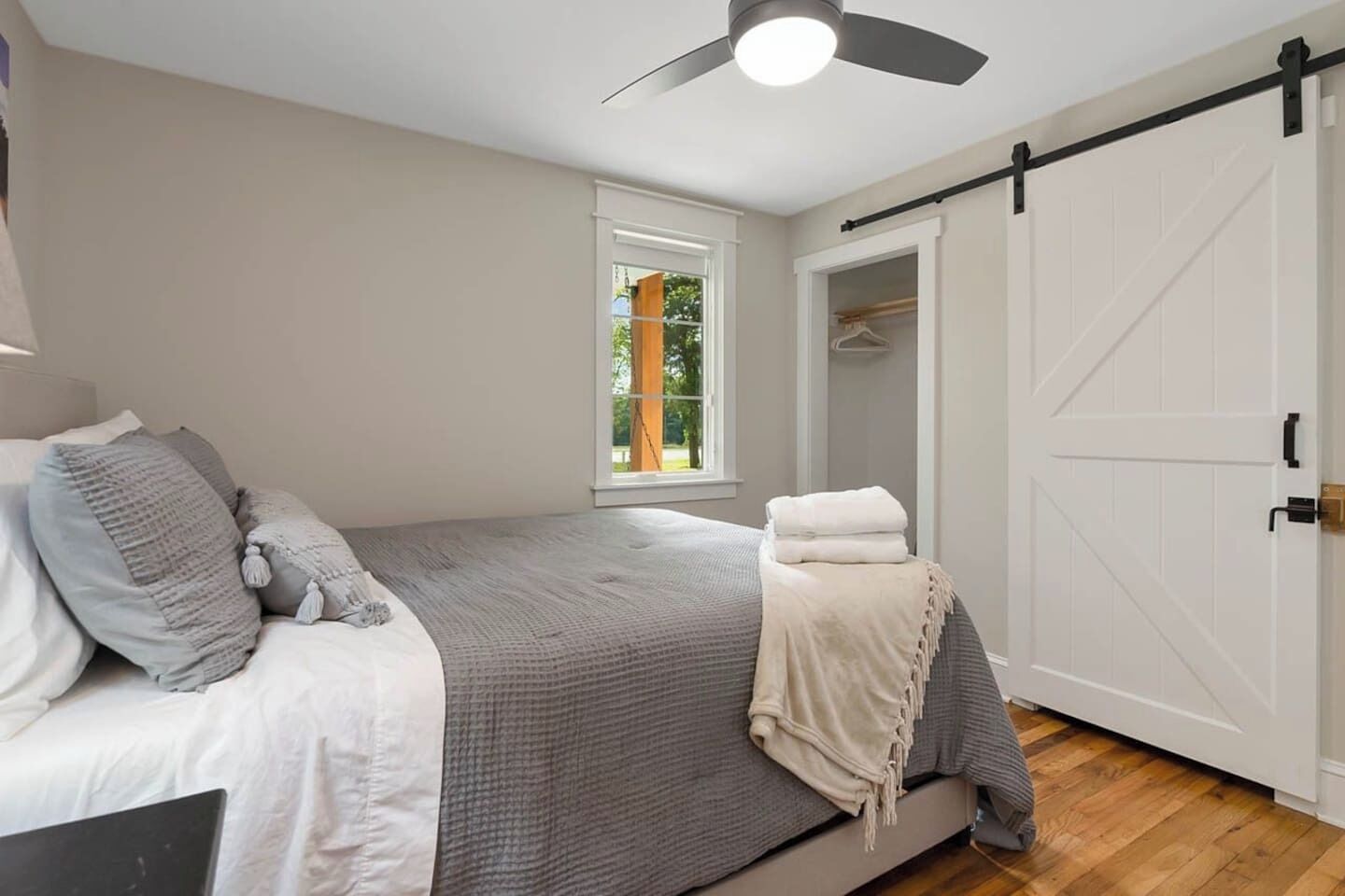 2 bedrooms, desk, iron/ironing board, travel crib