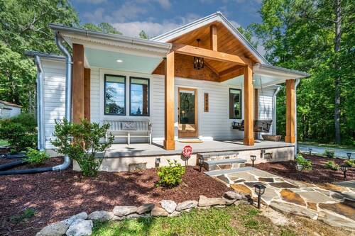 Bungalow Near Jordan Lake, NC