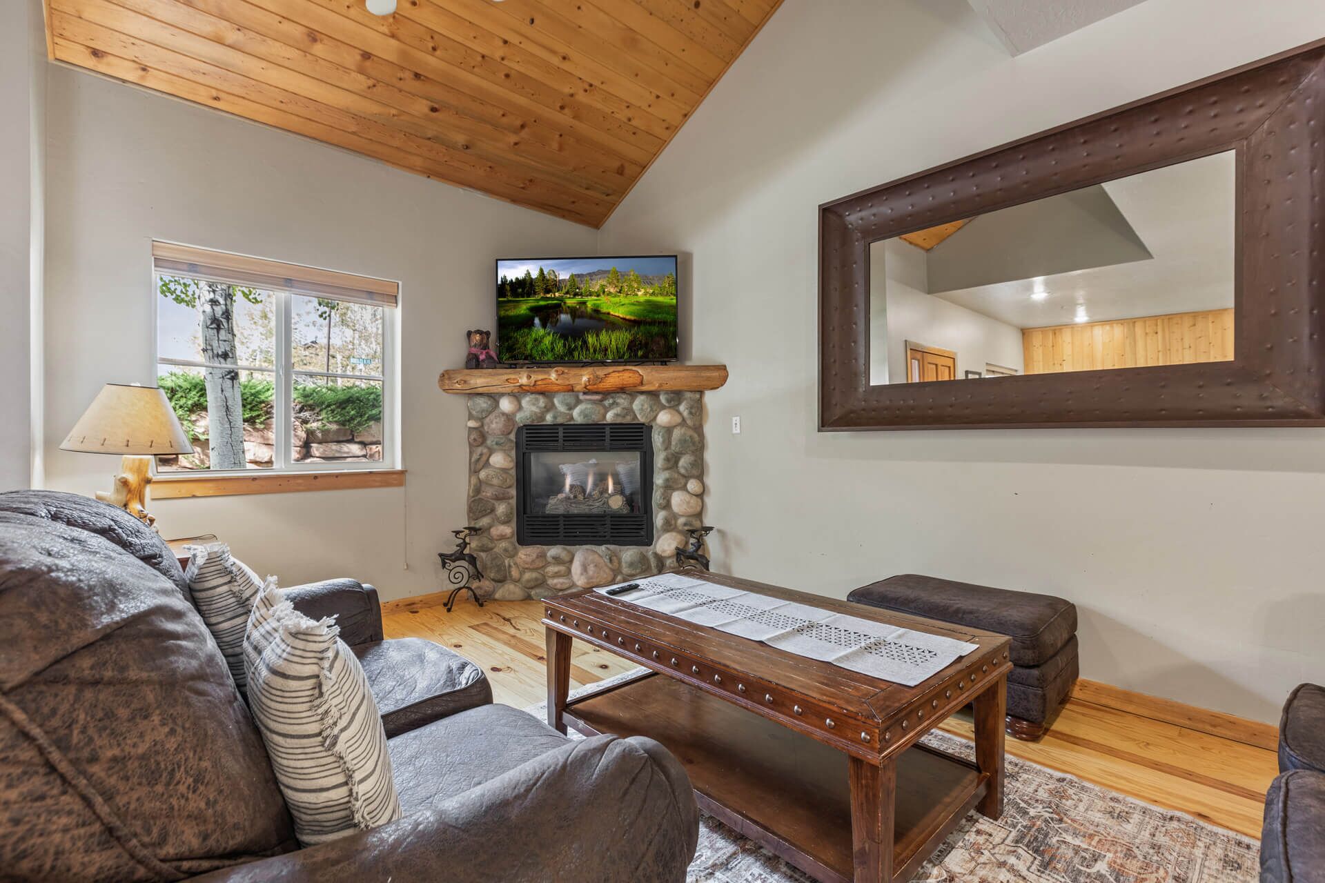 Moose Mgmt at Bear Hollow 5424: King Bed-Reliable WiFi-Dogs Welcome-Free Shuttle