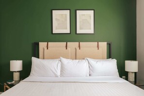 1 Schlafzimmer, Schreibtisch, Bügeleisen/Bügelbrett, Reisekinderbett