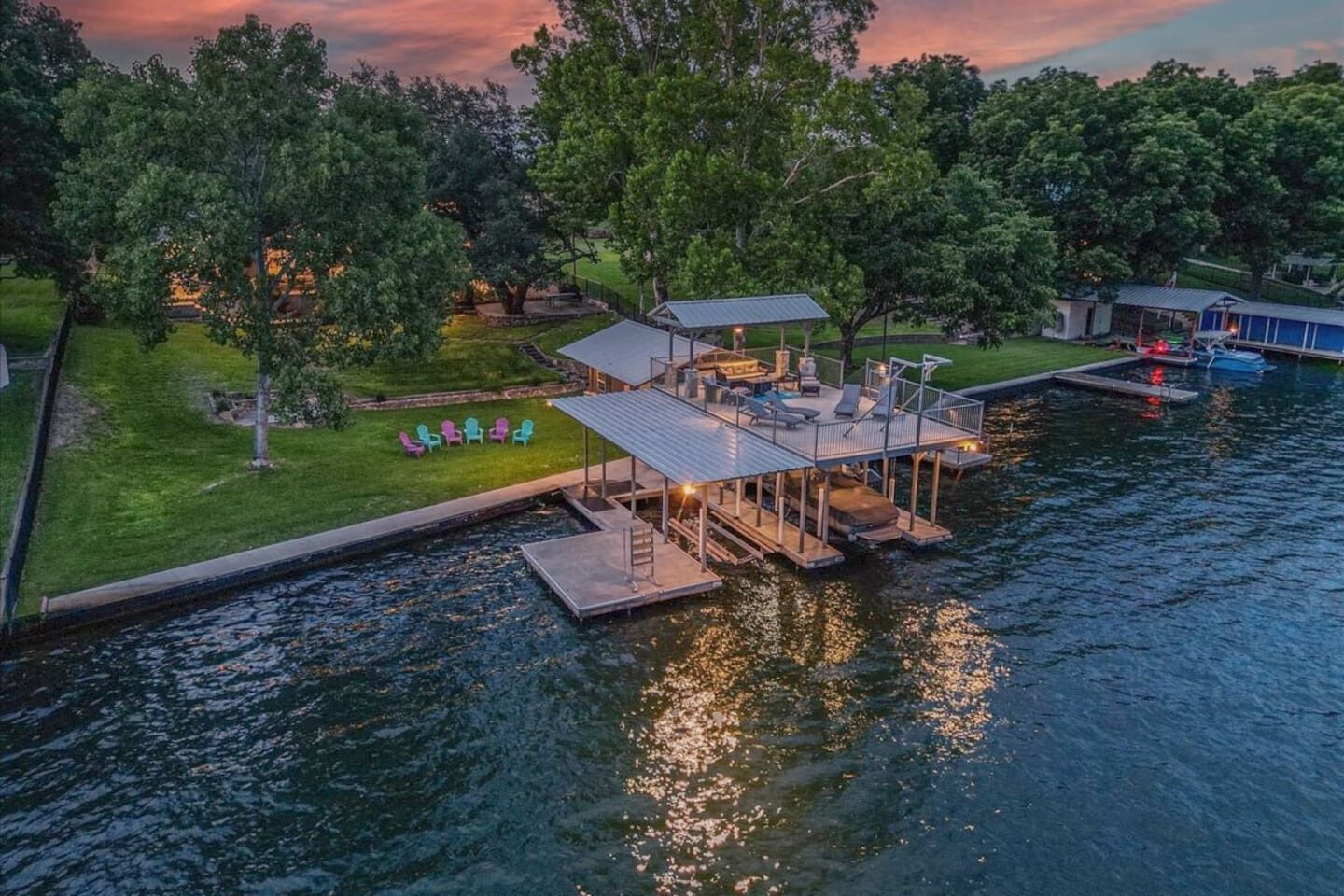 Retreat on LBJ Lakefront Home + Boat Lift + Huge Yard - Fun!