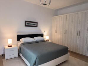 3 chambres, fer et planche à repasser, Wi-Fi, draps fournis