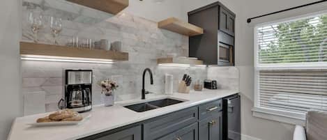 冰箱、微波炉、烤箱、炉灶