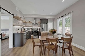 Dining - The Grove Estate 8BD/7BA!  Perfect For Groups! (Fredericksburg)