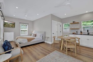 8 bedrooms, iron/ironing board, free WiFi, bed sheets - The Grove Estate 9BD/7BA!  Perfect For Groups! (Fredericksburg)