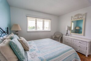 2 habitaciones, tabla de planchar con plancha y cuna de viaje