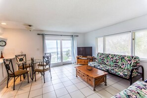 Smart TV - Villa On The Beach - Unit #4 (Coco Beach)