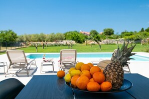 A heated pool - Beautiful Villa Arestea  is located in the picturesque town of Vodnjan (Vodnjan)