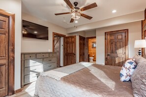 5 bedrooms, desk, free WiFi, bed sheets
