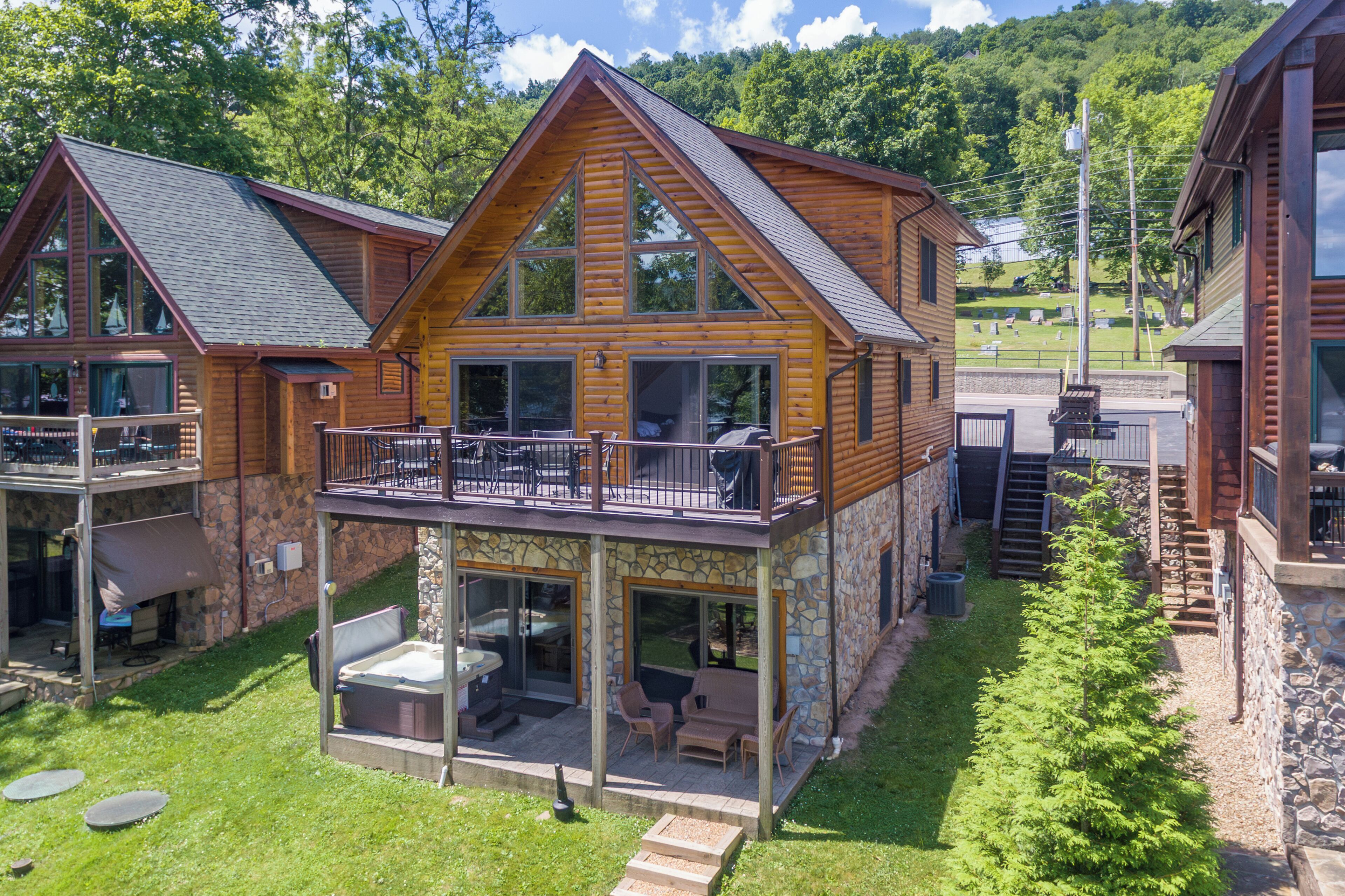 New! Morningside Lodge: Lakefront, Hot Tub, Dock Slip!