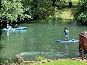 A river with kayaks and paddleboards. - Bigfoot's River Retreat (Mineral Bluff)