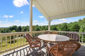 Outdoor dining - A Peace of Tranquility-Beautiful View, Spacious Cabin, Pets Ok, Near Blue Ridge (Morganton)