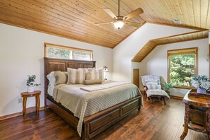 4 bedrooms, WiFi, bed sheets - A Peace of Tranquility-Beautiful View, Spacious Cabin, Pets Ok, Near Blue Ridge (Morganton)