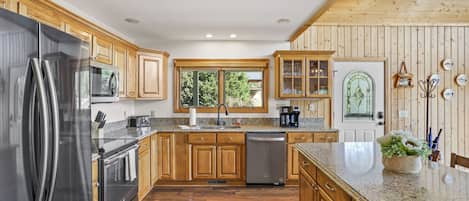 冰箱、微波炉、烤箱、炉灶