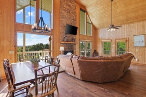 TV - A Peace of Tranquility-Beautiful View, Spacious Cabin, Pets Ok, Near Blue Ridge (Morganton)