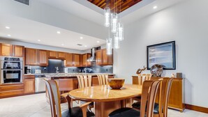Condo, 2 phòng ngủ | Khu ăn uống