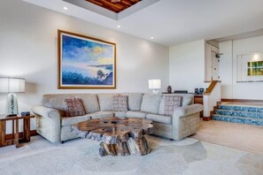 Condo, 2 Bedrooms | Living area
