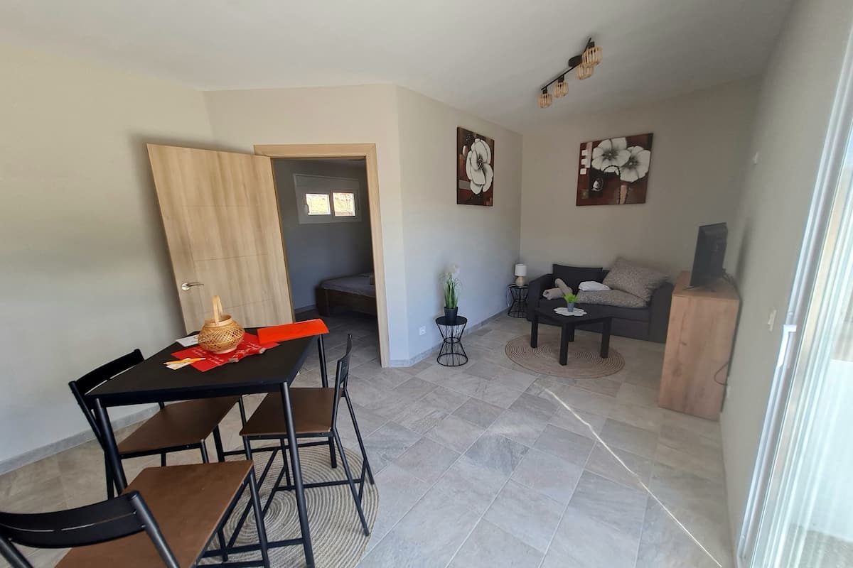 Comfort appartement | Woonruimte | Een smart-tv