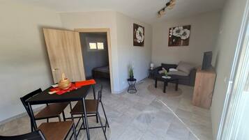 Comfort Apartment | Living area | Smart TV