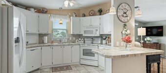 Discover the Ultimate Comfort and Convenience in Country Club Hills!