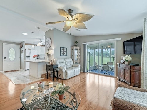 Discover the Ultimate Comfort and Convenience in Country Club Hills!