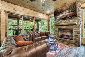 Smart TV, fireplace, video games, stereo - Best Family Cabin - Indoor Pool, Cinema, Arcade, Putt Putt, Spa, Fire Pit, Creek (Sevierville)